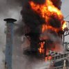 Пожар на заводе "Роснефти" угрожает домам Саратова (фото, видео)