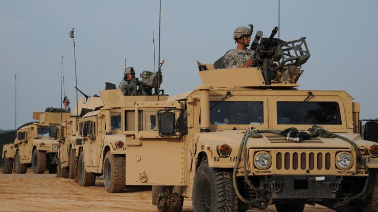 Humvee выдерживает взрыв противотанковых мин. Фото из архива
