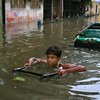 Потоп в Индии уничтожает все на своем пути: десятки погибших (фото)