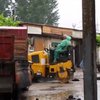 В Симферополе в ливень укладывают асфальт прямо в лужи (видео) 