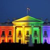 Белый дом в Вашингтоне подсветили цветами радуги