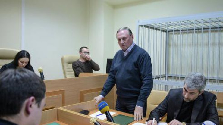 Ефремов еще месяц остается под арестом, но освобожденным под залог