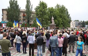 В ходе презентации на улице собралось около 500 жителей Мелитополя. Фото 061.ua