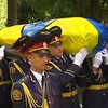 У Києві поховали героя битви під Іловайськом Івана Романіва
