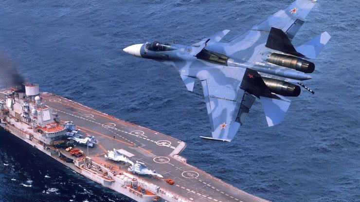 Авиация России с боевыми кораблями отрабатывает защиту морских путей