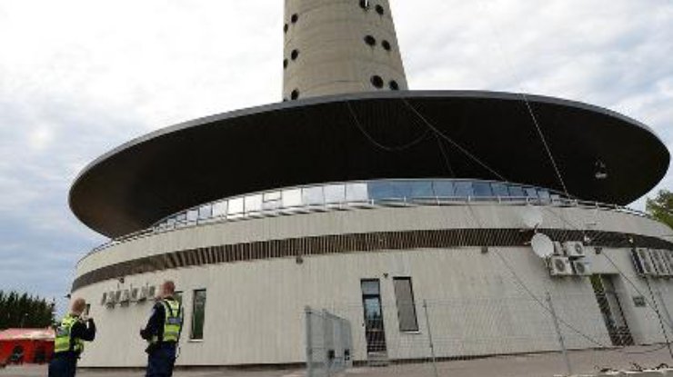 Финки упали с высоты примерно 20 метров