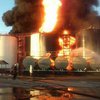 Пожар на нефтебазе под Киевом охватил 8 резервуаров с топливом (обновлено)