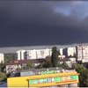 Черный дождь от взрыва в Василькове пугает людей (фото)