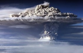 На Камчатке вулкан Жупановский напомнил о себе выбросом на 6 км. Фото @KamTourPortal