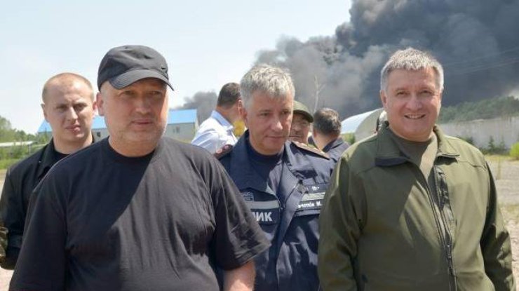 Аваков на месте пожара. Фото СНБО