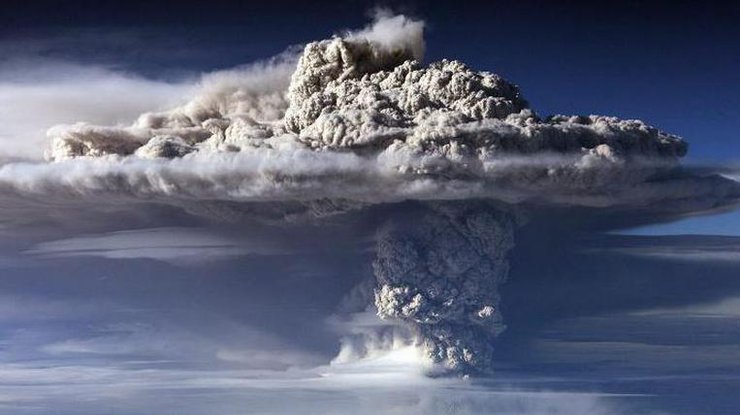 На Камчатке вулкан Жупановский напомнил о себе выбросом на 6 км. Фото @KamTourPortal