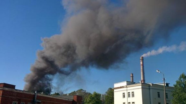 Над городом Силламяэ расстилается ядовитый дым. Фото Matti Kamara / Pohjarannik