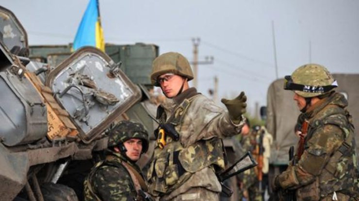 Разрешение на пользование телефонами будет принимать командир воинской части. Фото rus.tvnet.lv