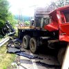 На Закарпатье микроавтобус растрощило двумя грузовиками, есть погибшие (фото)