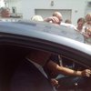 Мэр Полтавы протащил депутата на капоте автомобиля (фото, видео)