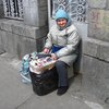 Яценюк заступился за бабушек с сигаретами возле метро