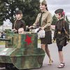 В Москве детей усадили в танки и "Грады" (фото)