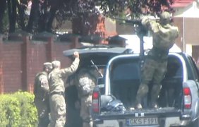 Бойня в Мукачево началась стрельбой у спорткомплекса (видео)