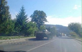 В Мукачево заехала военная техника. Фото "Громадське ТВ" 