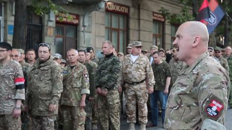 Бойцы и активисты из Львовской и Ривненской области двинулись на Закарпатье