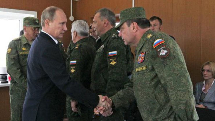 Путин с военными России. Фото rg.ru