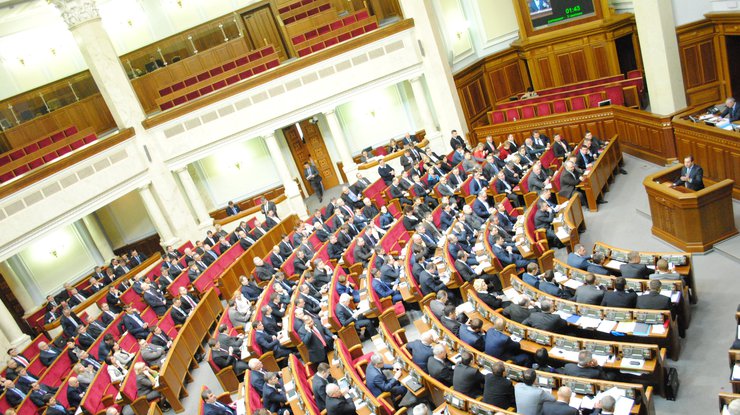 За принятие законопроекта проголосовали 240 народных депутатов.