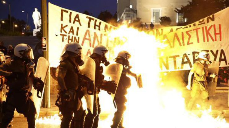 Беспорядки в Афинах. Фото: twitter/RE4LOSANGELES