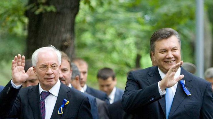 Азаров не поддерживает отношения с Януковичем