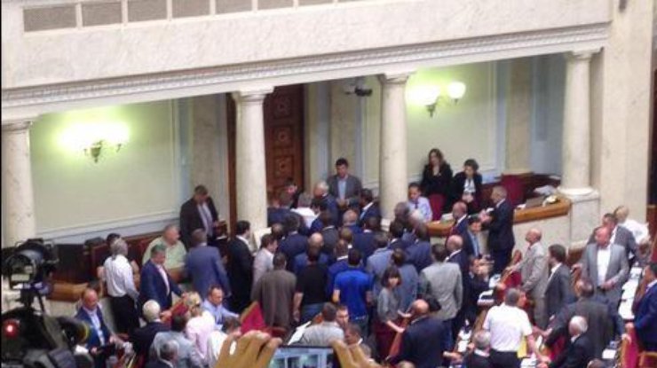 Депутаты подрались в Раде. Фото ostrov