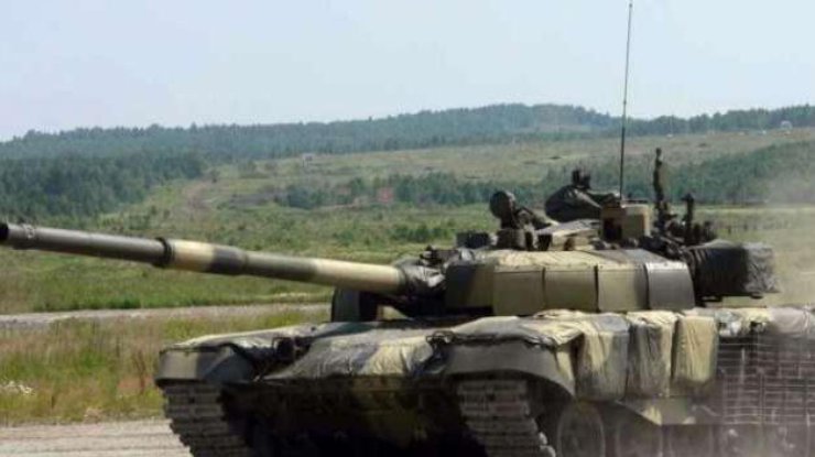В Донецк зашли отремонтированные танки из Енакиево