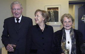 Меркель с родителями. Фото с официальоного сайта канцлера Германии 