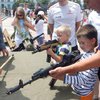 Крымчан заставляют привыкать к оружию (фото)