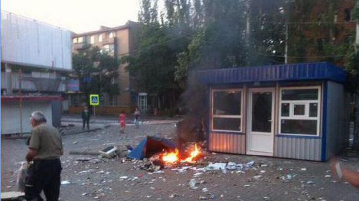 В Донецке в местного жителя попал снаряд в магазине. Фото twitter.com/SputnikATO