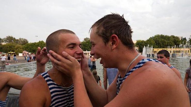 В России на юбилей дня ВДВ устроят гей-парад
