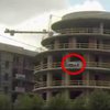В Санкт-Петербурге Maserati спрятали от воров на балконе (видео)