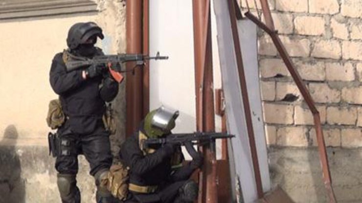 В Нальчике полиция окружила бандитов в жилом доме. Фото ТРК "Звезда"