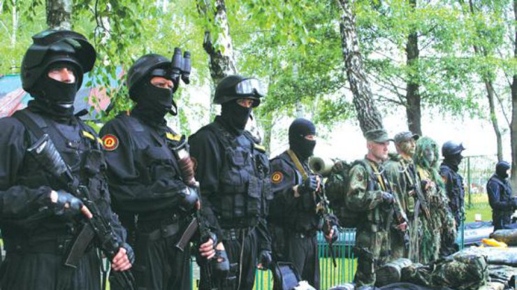 В Чернигов стягивают спецназ. Фото из архива
