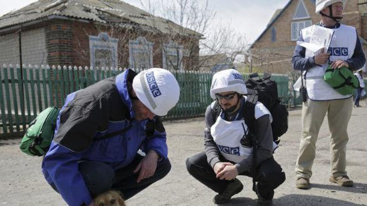 Под Мариуполем обстреляли наблюдателей ОБСЕ: есть раненые