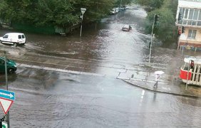 В Киеве затопило дороги