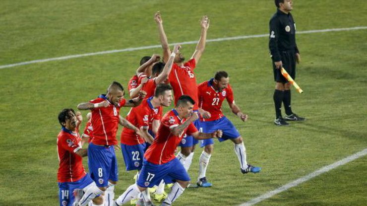 Чилийцы вырвали победу в серии пенальти