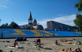 Крымскотатарский флаг стал самым большим в Украине