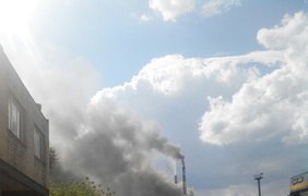 Над энергоблоком Кураховской ТЭС поднялся столб дыма