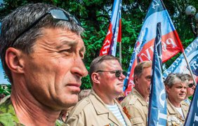Около 100 человек собрались на митинг "Славянск. Не забудем - не простим". Фото Дениса Григорюка