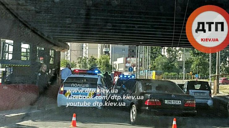 Авария под мостом в Святошинском районе