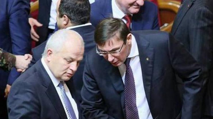 Луценко передумал отказываться от руководства фракцией Порошенко