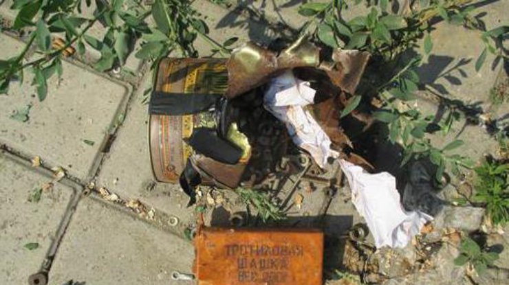 СБУ обнаружило самодельное взрывное устройство на остановке в Мариуполе