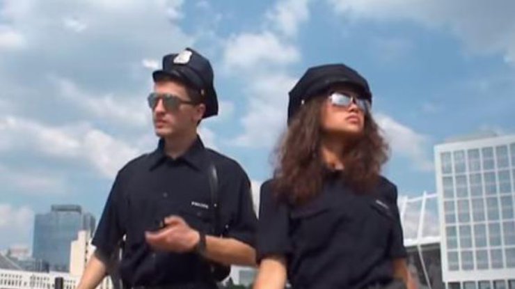 Гимн новой полиции Киева: тачки, девушки и дубины