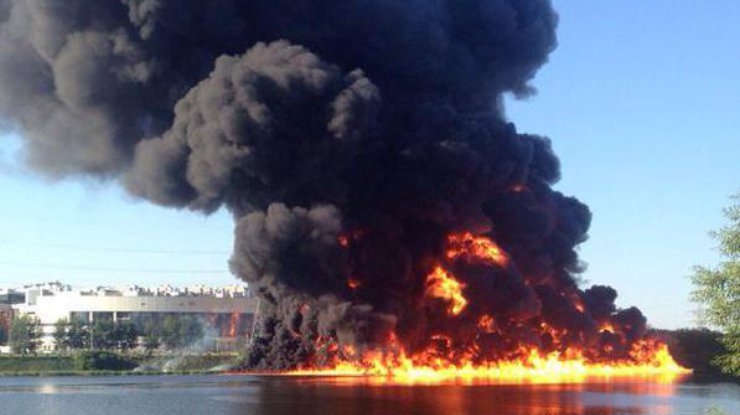 Пожар нефтепровода в Москве. Пожар в Москве. Фото @usolt