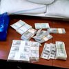 Жителя Артемівська затримали з сотнями тисяч доларів