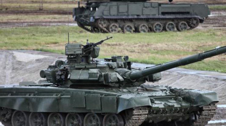 Из Лутугинских лагерей танки и БТРы подвели к Луганску